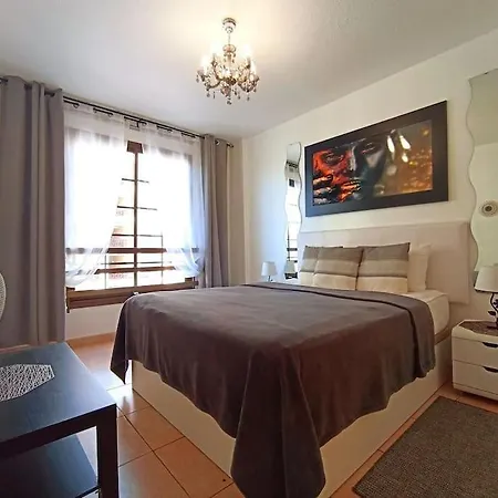 Diamantes Home, Cristianos, Heated Pool & Aircon Lägenhet *